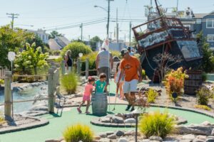Read more about the article How Organizations Use Mini Golf to Benefit the Community